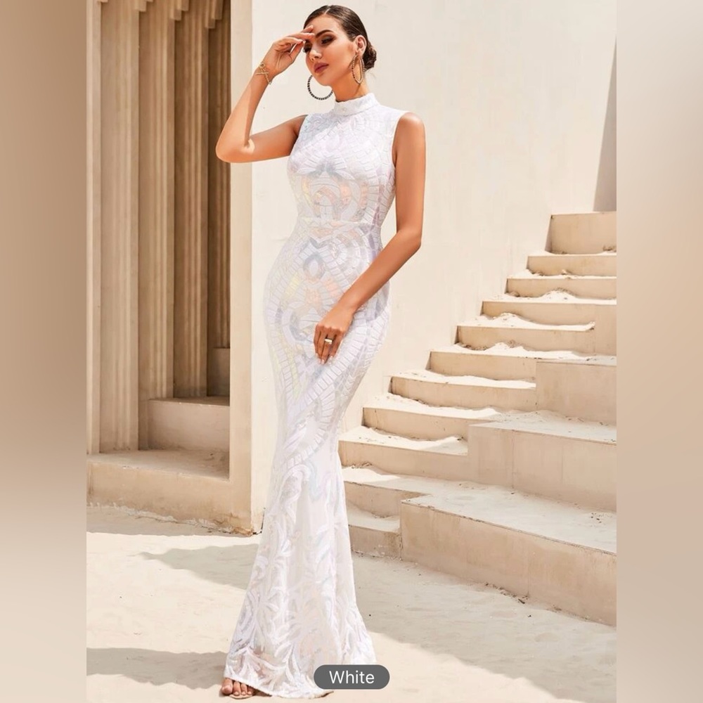 GALA/HOMECOMING/WEDDING… Turns heads in this beautiful IRIDESCENT WHITE gown!